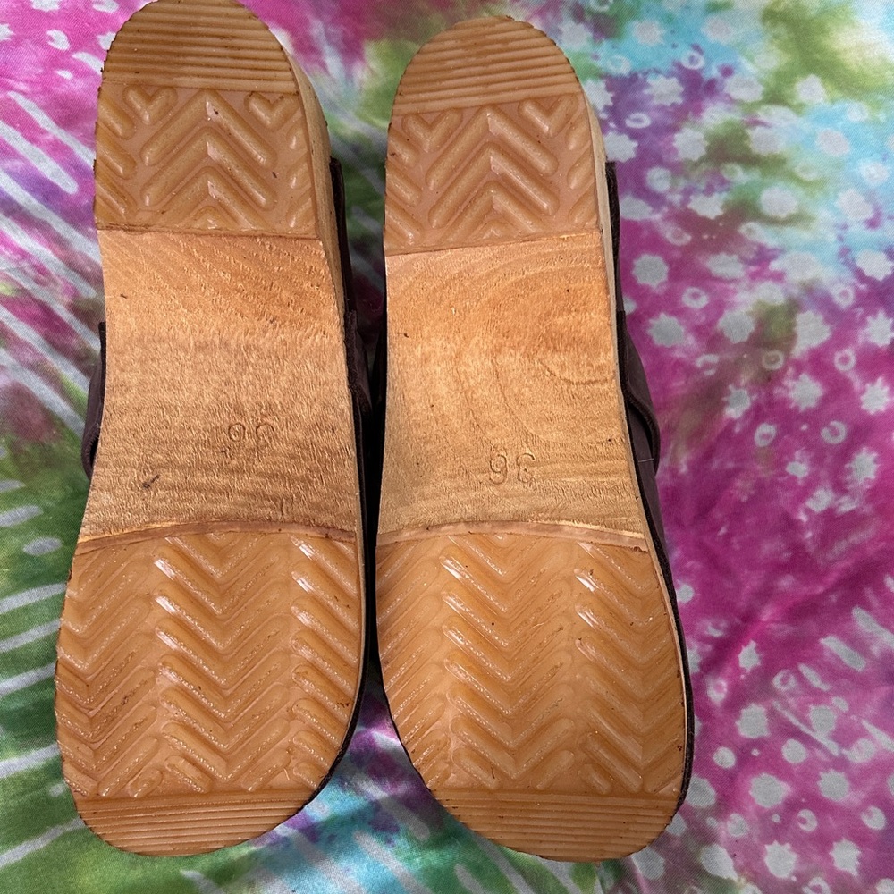 Women's Vollsko Brown Clogs - Picture 3 of 9